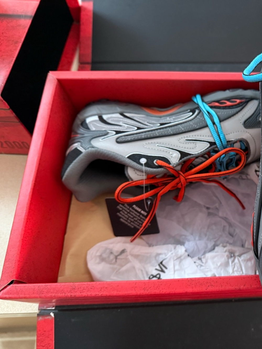Puma team silver-medium gray sneaker box label